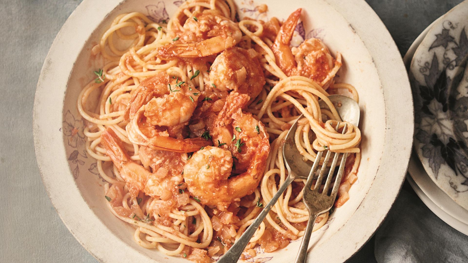 How to make Claudia Roden's spaghetti with prawns Provençal - Complete  France