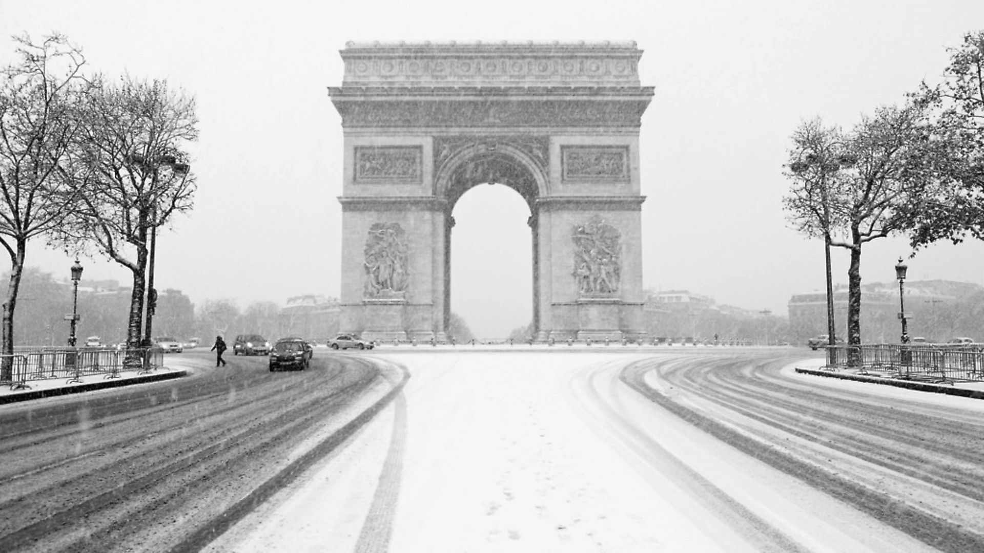 the-biggest-snowfall-in-decades-fell-on-paris-and-it-looks-like-a-fairy