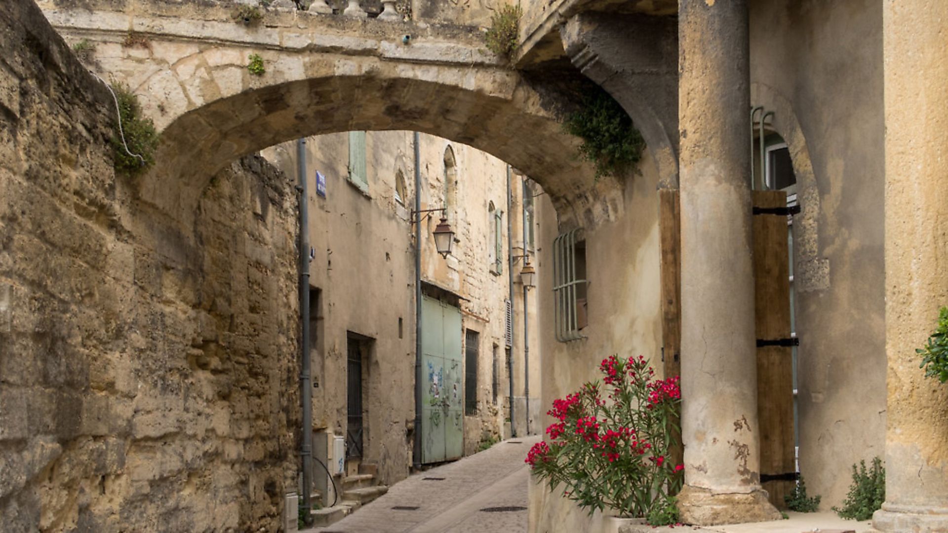 7 things you need to know before buying a listed property in France ...